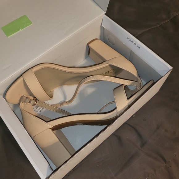 High heels - Picture 2 of 5